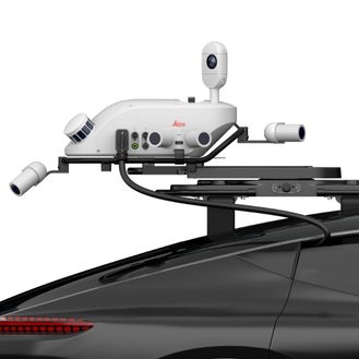 Le Leica Pegasus TRK avec un système complet de caméras monté sur le toit d’un véhicule, doté de divers capteurs pour une vue intégrale à 120 MP, avec des caméras routières additionnelles sur l’avant, le côté et l’arrière montrant la technologie SmartFusion.